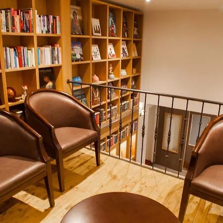 Hotel Library 3*