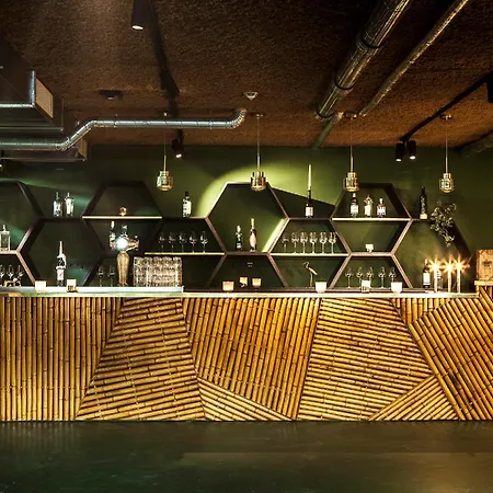 Hotel V Fizeaustraat 4*
