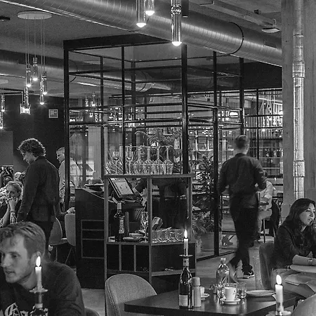 Hotel V Fizeaustraat 4*