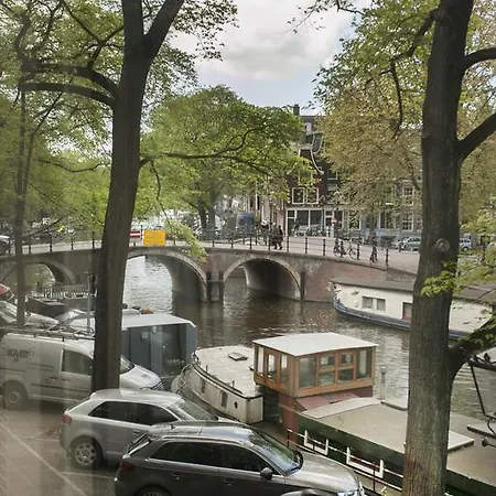 לינה וארוחת בוקר Empiric Boutique Suites Prinsengracht 3*