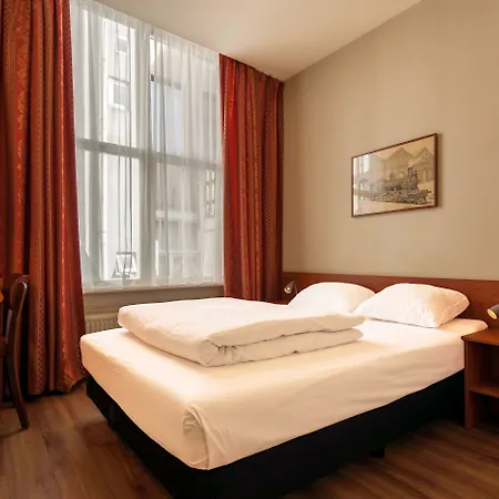 A-train Hotel