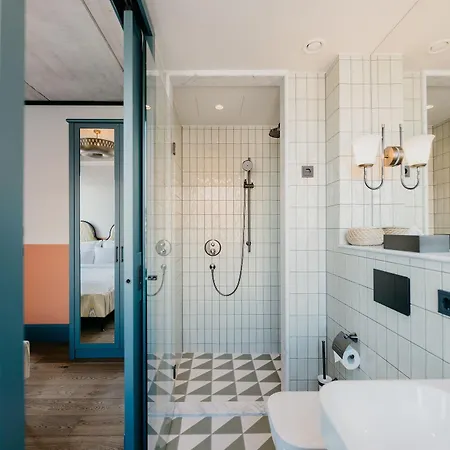 The July - Boat & Co Hotel Amsterdam