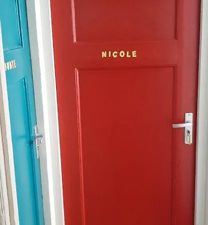 Nicole, Not For Parties, Not A Hotel, With Shared Bathroom, No Kitchen Homestay Amsterdam