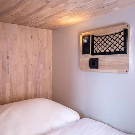Hostel The Bee