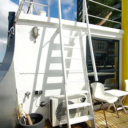 Magnificent Houseboat With A Stunning View! 보트호텔 *