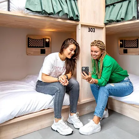 Hostel The Bee