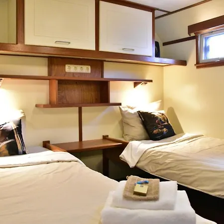 Hotel na wodzie Unique Hotelboat Lena Maria *