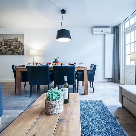 Centre Harbour מלון 3*