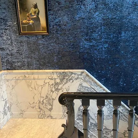 Frank Since 1666 Hotel