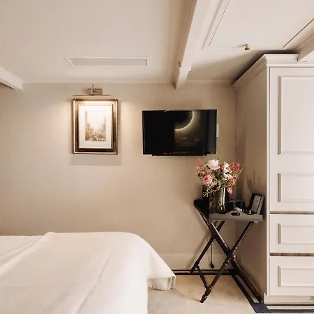 717 Hotel