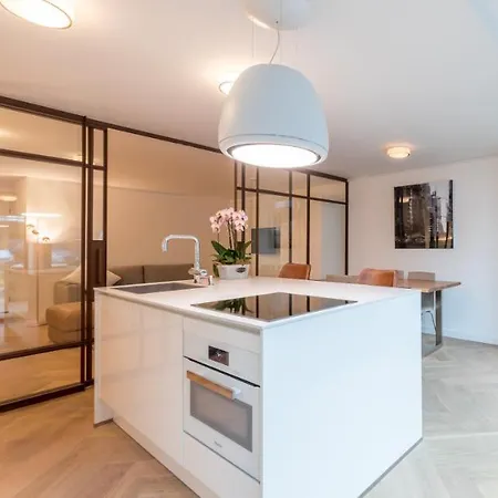Luxurious Studio Only 15 Minutes From Center