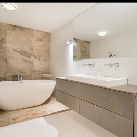Bed and breakfast Luxurious Studio Only 15 Minutes From Center Ámsterdam
