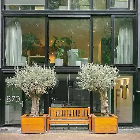 Luxurious Studio Only 15 Minutes From Center לינה וארוחת בוקר