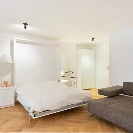 Luxurious Studio Only 15 Minutes From Center *