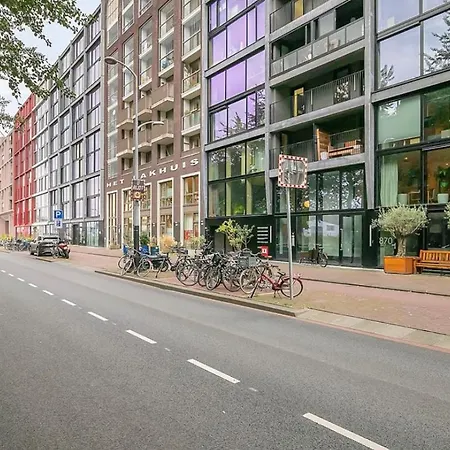 Luxurious Studio Only 15 Minutes From Center