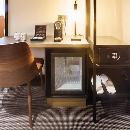 Huygens Place 4*