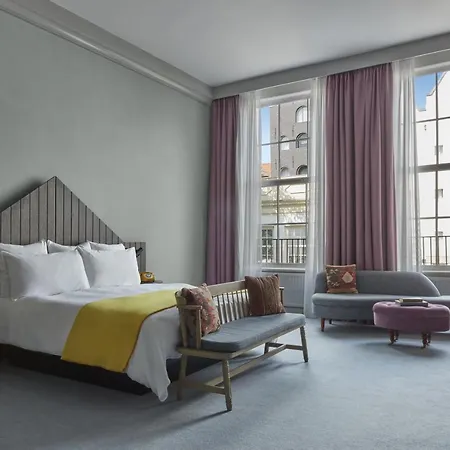 Pulitzer Hotel