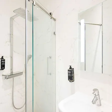 Ibis Styles Station מלון