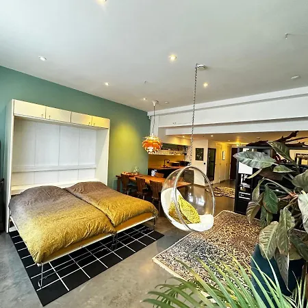 Private - Free Parking Bed & Breakfast
