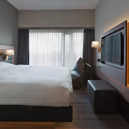 Moxy Houthavens 4*