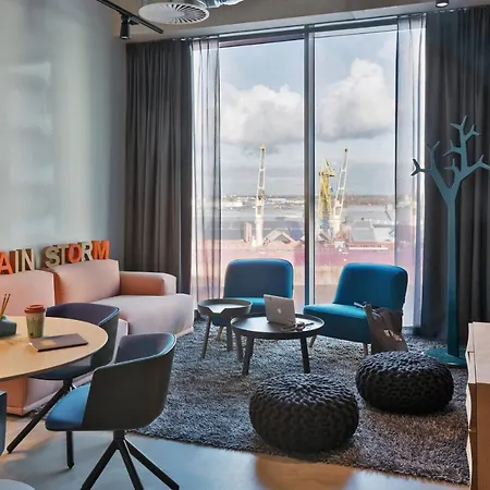 Moxy Houthavens 4*