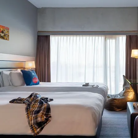 Moxy Houthavens 4*