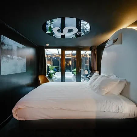 Supper Hotel