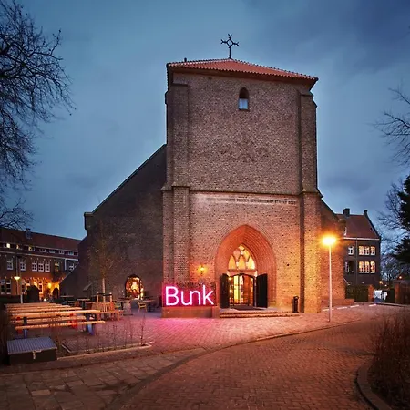 Bunk Hotel 3*