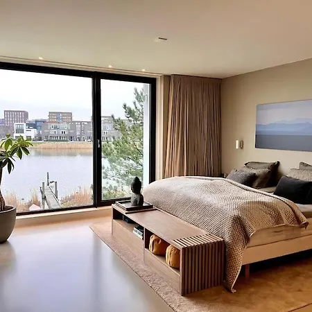 Villa Luxury Waterfrontvilla