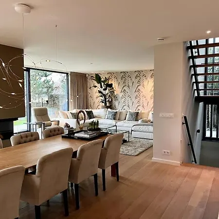Villa Luxury Waterfrontvilla *