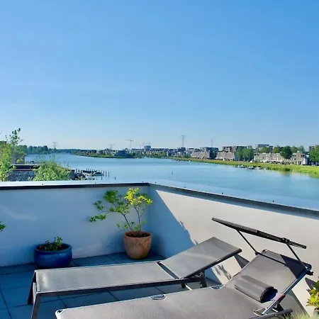 Luxury Waterfrontvilla