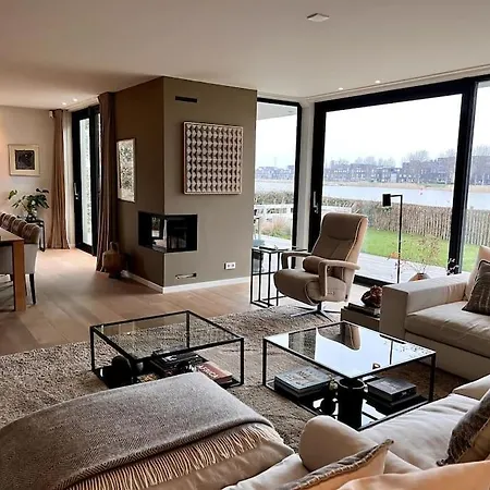 Luxury Waterfrontvilla Villa *