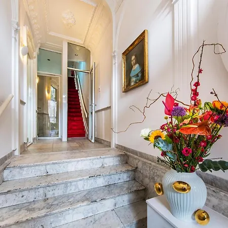 Amstel Corner Hotel