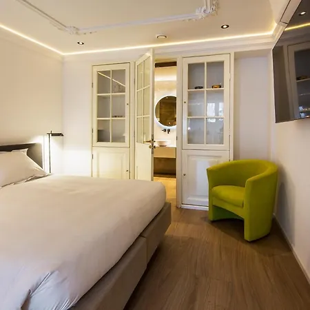 Amstel Corner Hotel