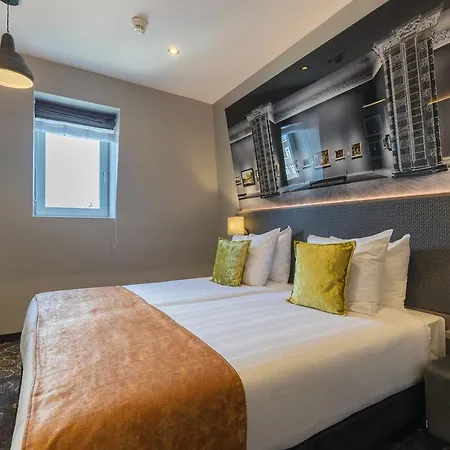 Leonardo Boutique Museumhotel 4*