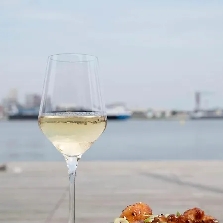 The July - Boat & Co 4*