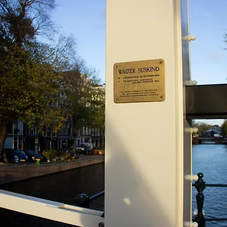 Sweets Walter Sueskindbrug Amsterdam