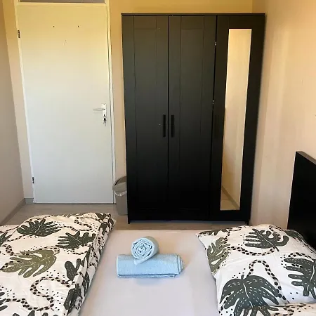 Homestay Private Bedroom In - 1 Min Walk Metro & Free Parking Amsterdam