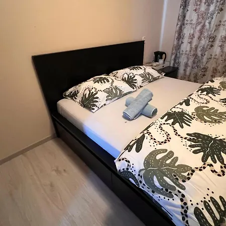 Private Bedroom In - 1 Min Walk Metro & Free Parking Amsterdam