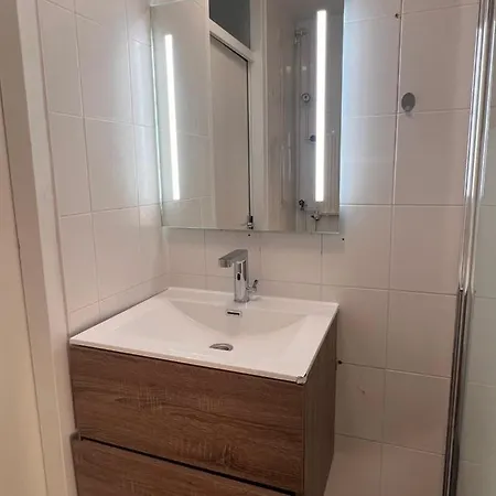 Private Bedroom In - 1 Min Walk Metro & Free Parking Homestay Amsterdam