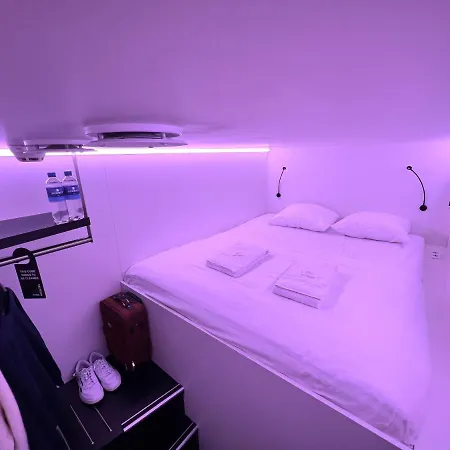 Hostel This HoTel