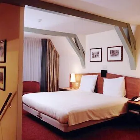 Western Dam Square Hotel 3*