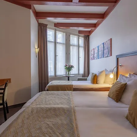 Avenue Hotel