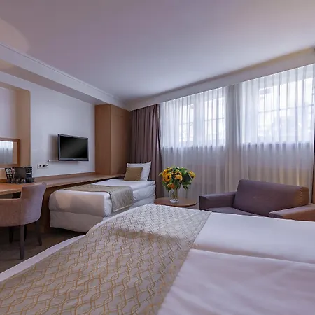 Avenue Hotel 3*