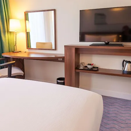 Hampton By Hilton Centre East 4*