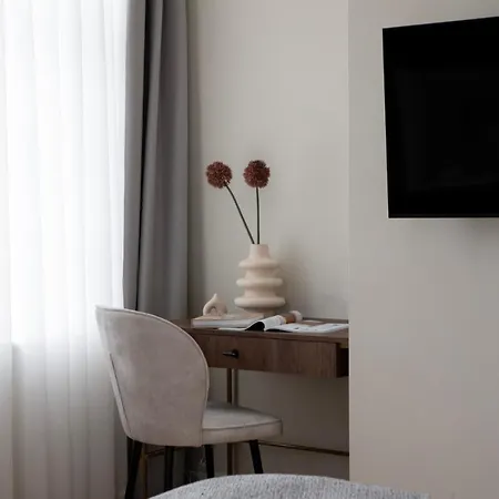 Bob W Oosterpark Aparthotel 4*