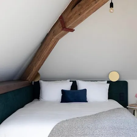 Bob W Oosterpark Aparthotel 4*