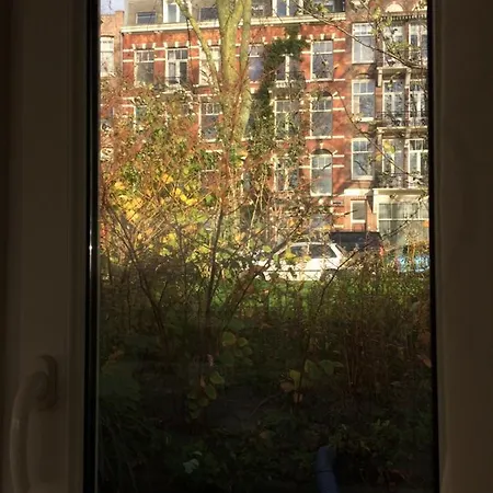Bed & Breakfast Tiny Houseboat On The Amstel River *