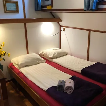 Hotelboot Zwaan Amsterdam