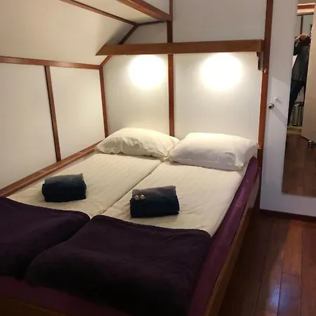 Hotelboot Zwaan * Amsterdam